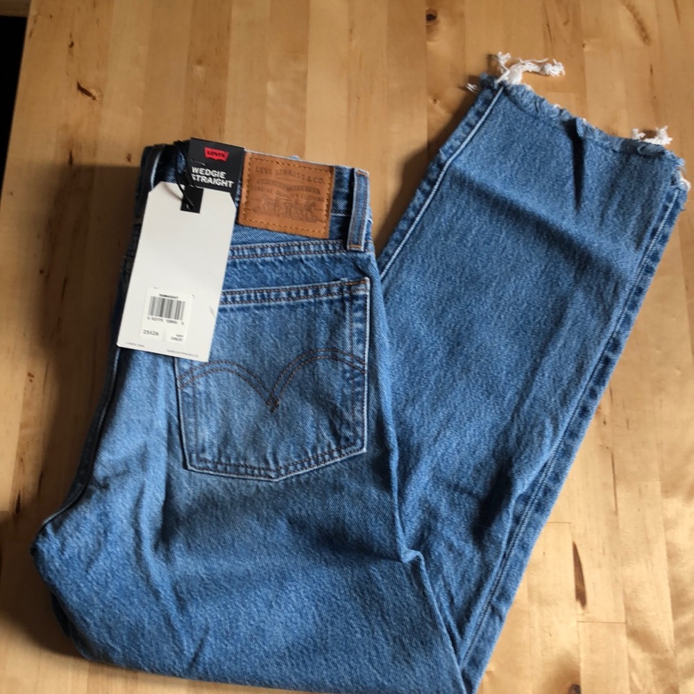 LEVI’S wedgie straight BRAND NEW size 25x26
